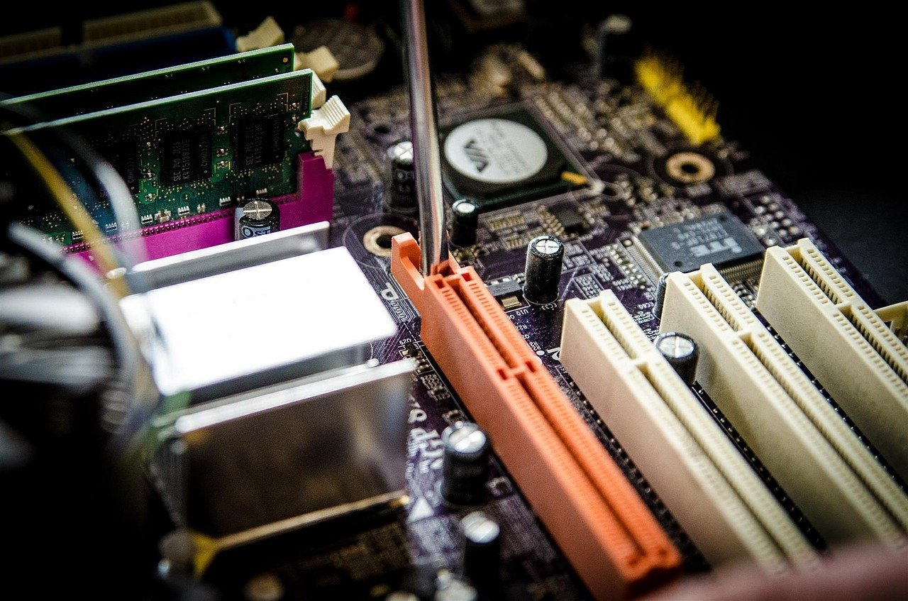 service-computers-repair-428538.jpg